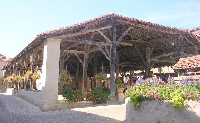 Halle de Bassoues (La hala de Bassoas)